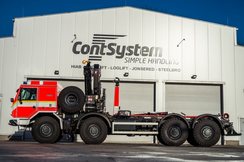 Požární automobilový nosič s jeřábem Hiab