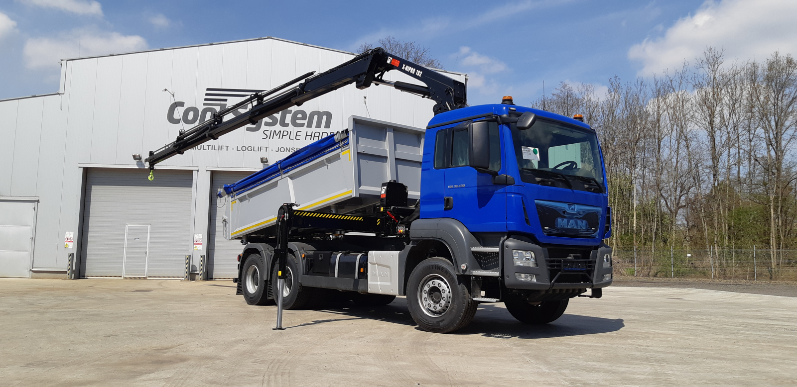 We are introducing Hiab X-HiPro 192 E-4 with CTC function, which is used for the transport of various construction materials.