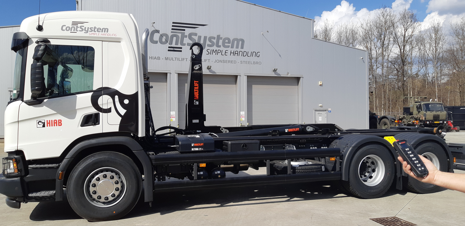 CONTSYSTEM investoval do pořízení vlastního prezentačního vozidla Scania s nosičem kontejnerů MULTILIFT Ultima v té nejlepší výbavě