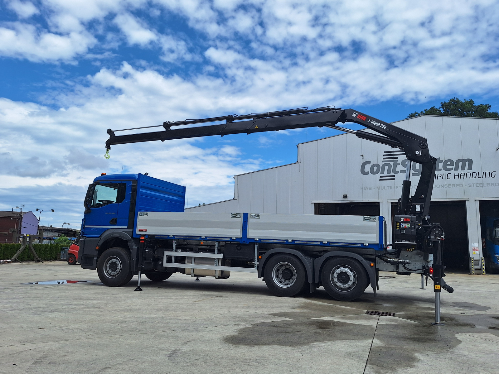 HIAB X-HIDUO 228 B-3 hydraulic loader crane for the construction company