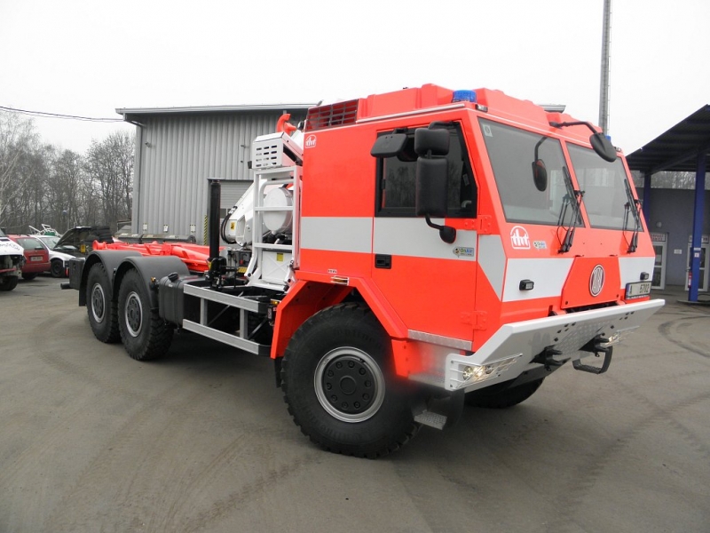 New container carrier on sevens series TATRA