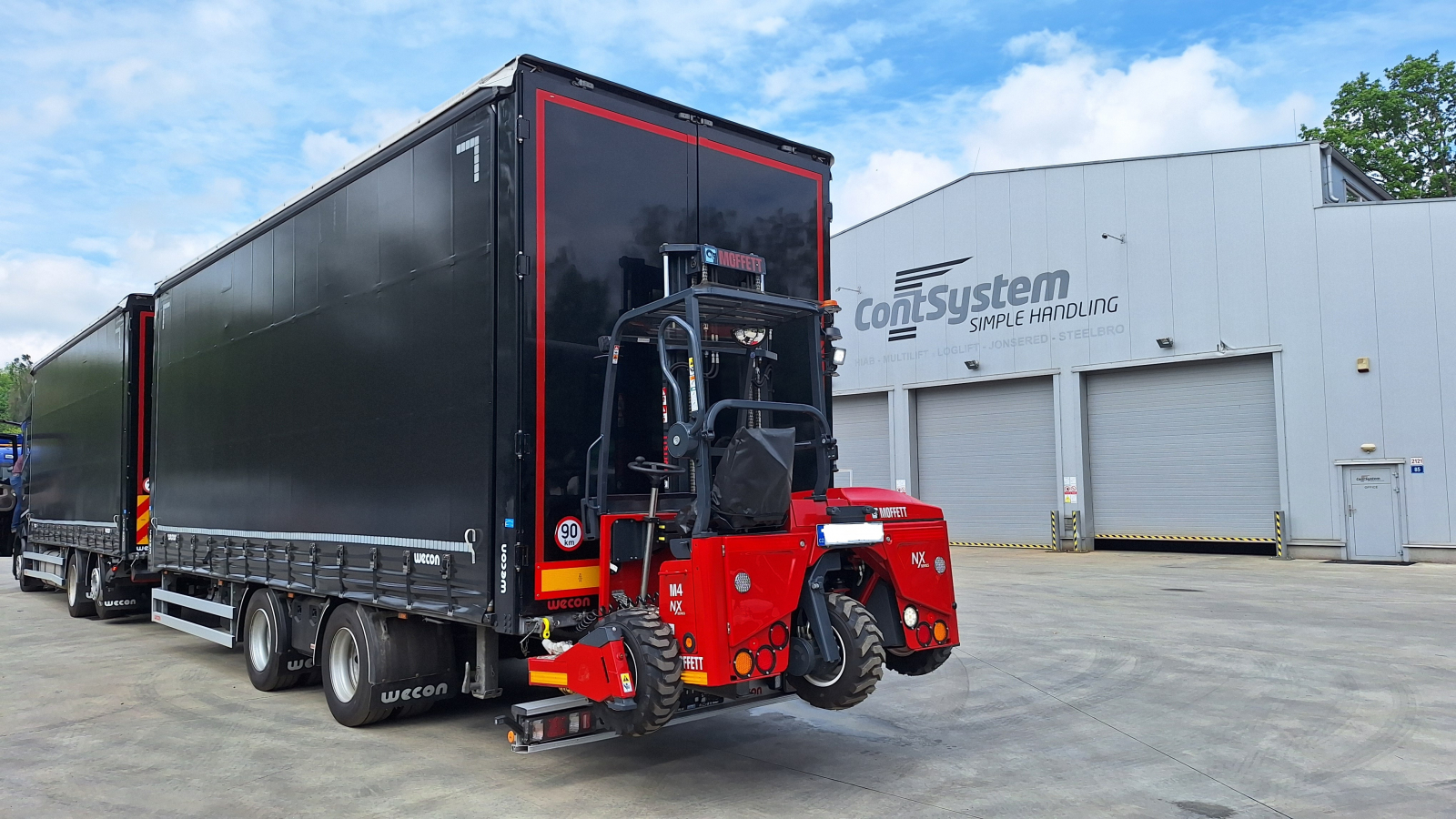 Představujeme aktuálně dokončené projekty - jeřáby HIAB, nosiče MULTILIFT, vozíky MOFFETT na podvozcích IVECO, DAF, MAN.