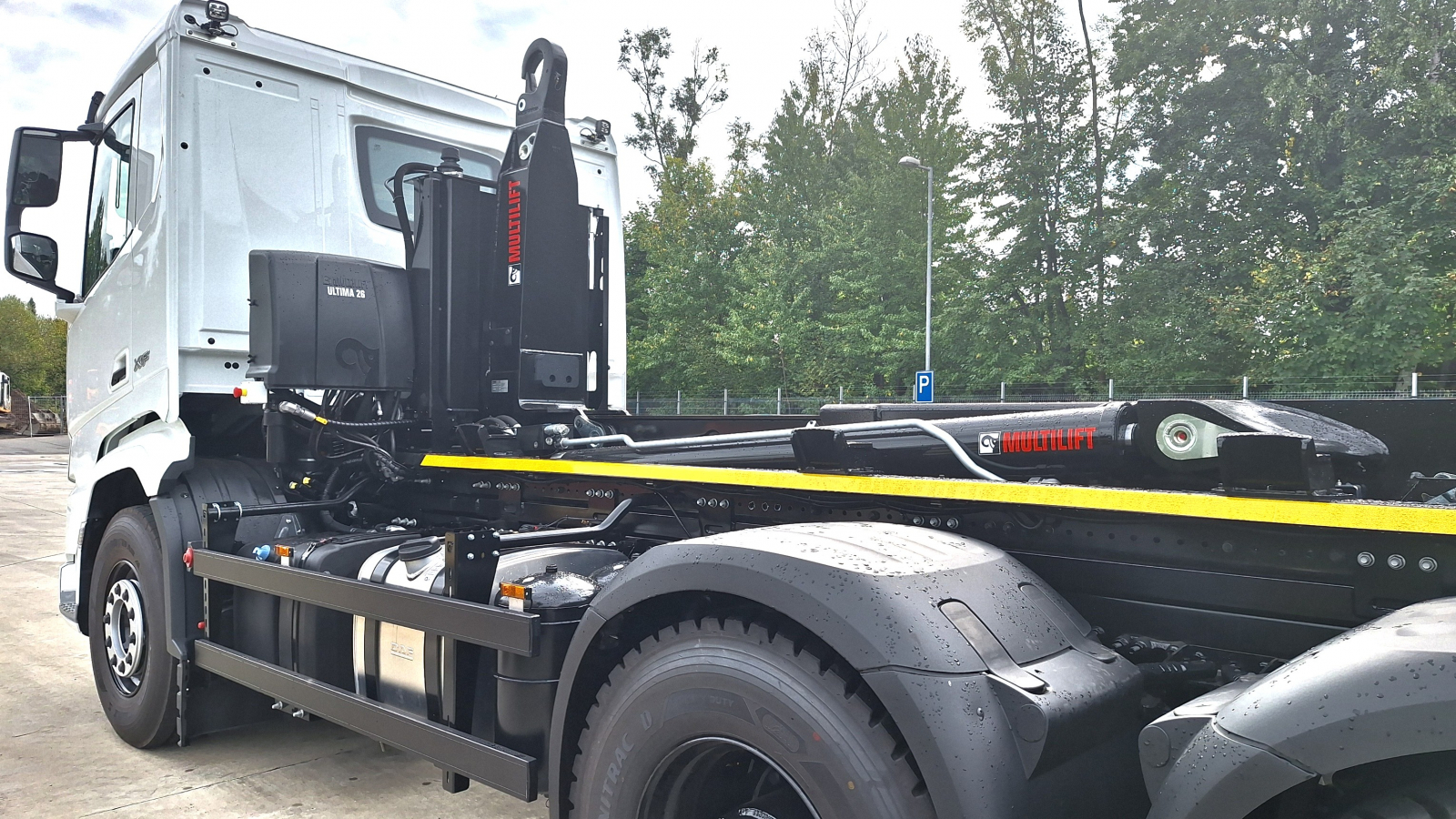 Nový 26tunový hákový nosič kontejnerů MULTILIFT Ultima 26Z.59
