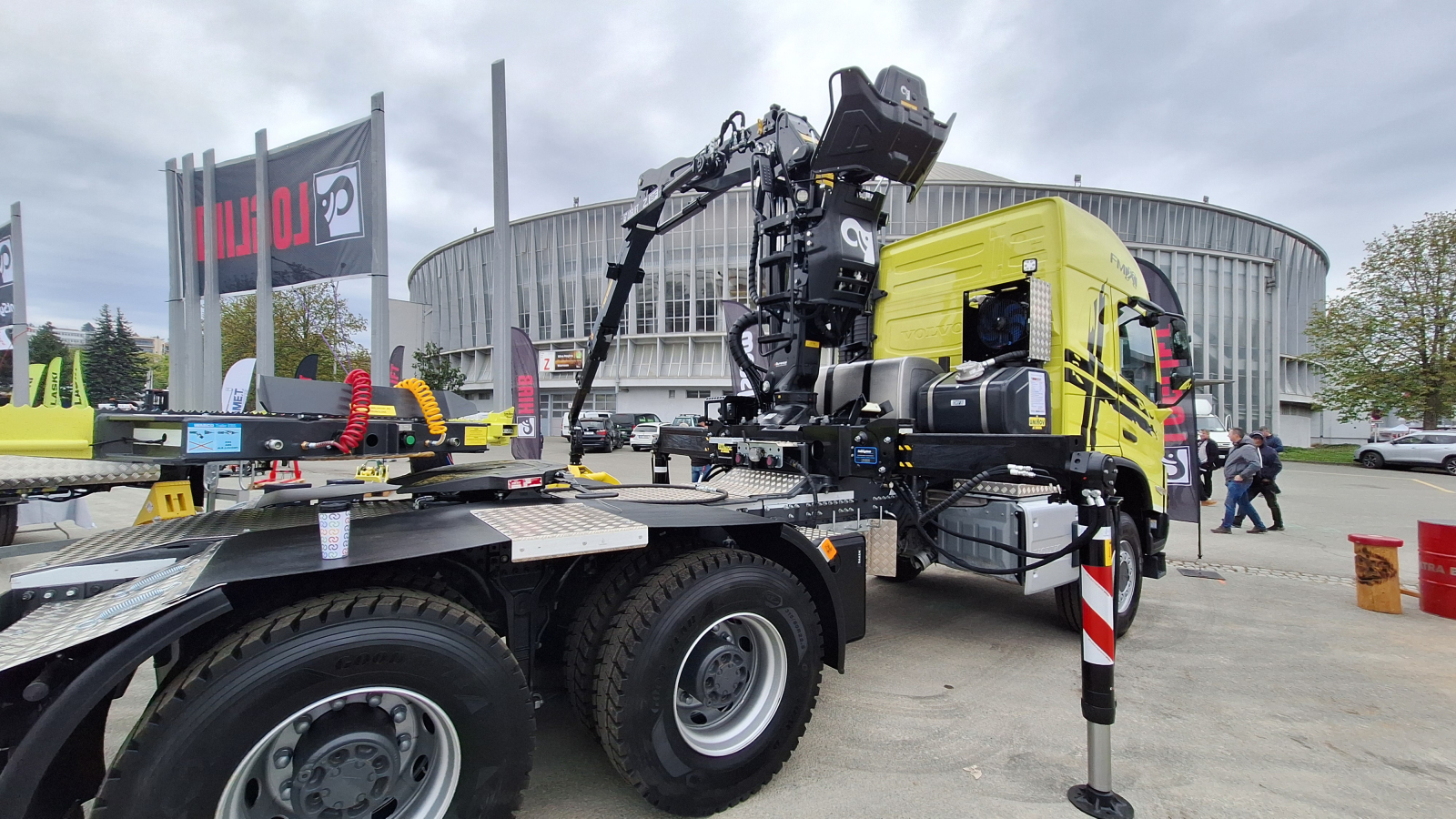 Na SILVĚ jsme představili nový 18tm lesnický jeřáb LOGLIFT a novou značku příslušenství VALLY