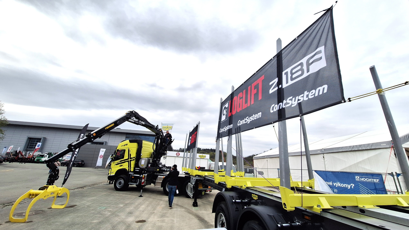 At SILVA REGINA, we presented a new 18 tonne LOGLIFT forestry crane as well as a new brand of accessories VALLY.