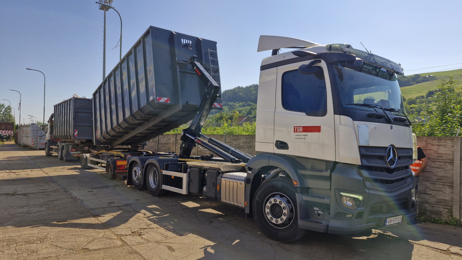 MULTILIFT ULTIMA 21 S.61 for the waste-recycling company TSR.