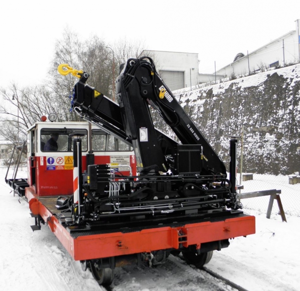 Hydraulický jeřáb Hiab 088 B2 HiDuo pro potřebu železnic