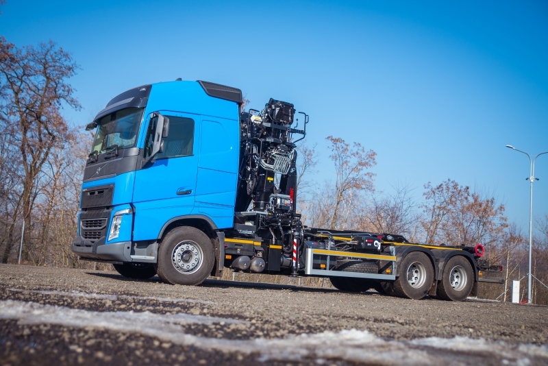 Multilift XR21Z a Jonsered 1620RZ na podvozku Volvo